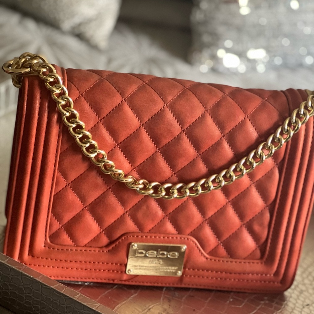 BEBE BURNT ORANGE GOLD CHAIN STRAP HANDBAG